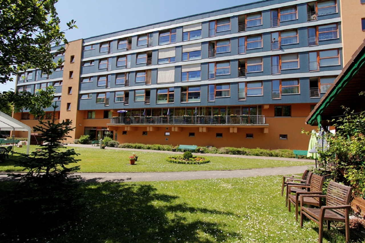 Mehr über den Artikel erfahren Pflegefachkräfte (m/w/d) für das Seniorenzentrum Lichtenberg „Prof. Dr. Kurt Winter“ gesucht