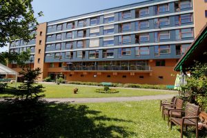 Read more about the article Pflegehilfskraft (m/w/d) für das Seniorenzentrum Lichtenberg, „Prof. Dr. Kurt Winter“ in Teilzeit gesucht im 2- oder 3 Schichtbetrieb.