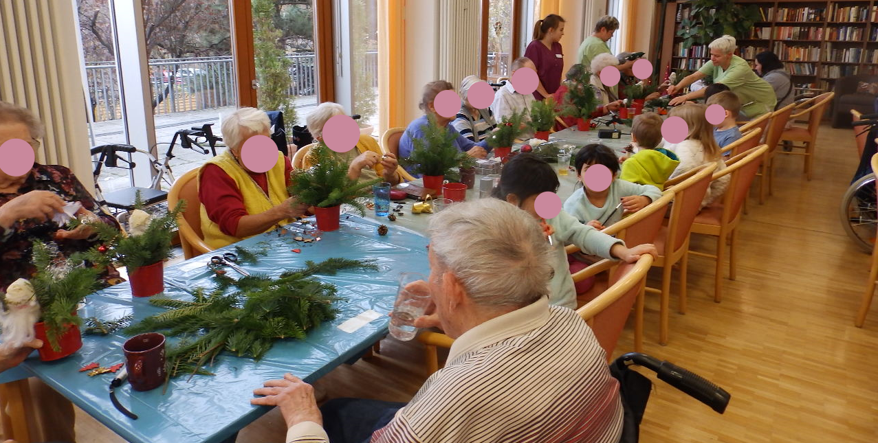 Du betrachtest gerade Weihnachtsbasteln im Seniorenheim Schleusinger Straße