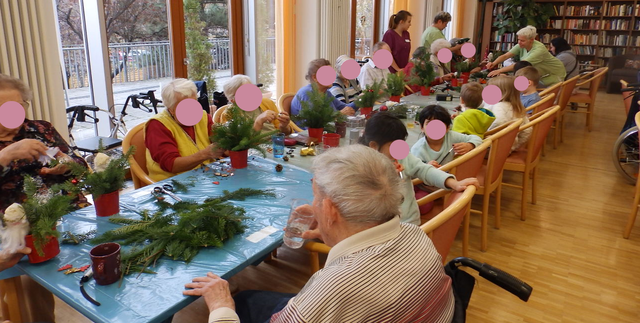 You are currently viewing Weihnachtsbasteln im Seniorenheim Schleusinger Straße