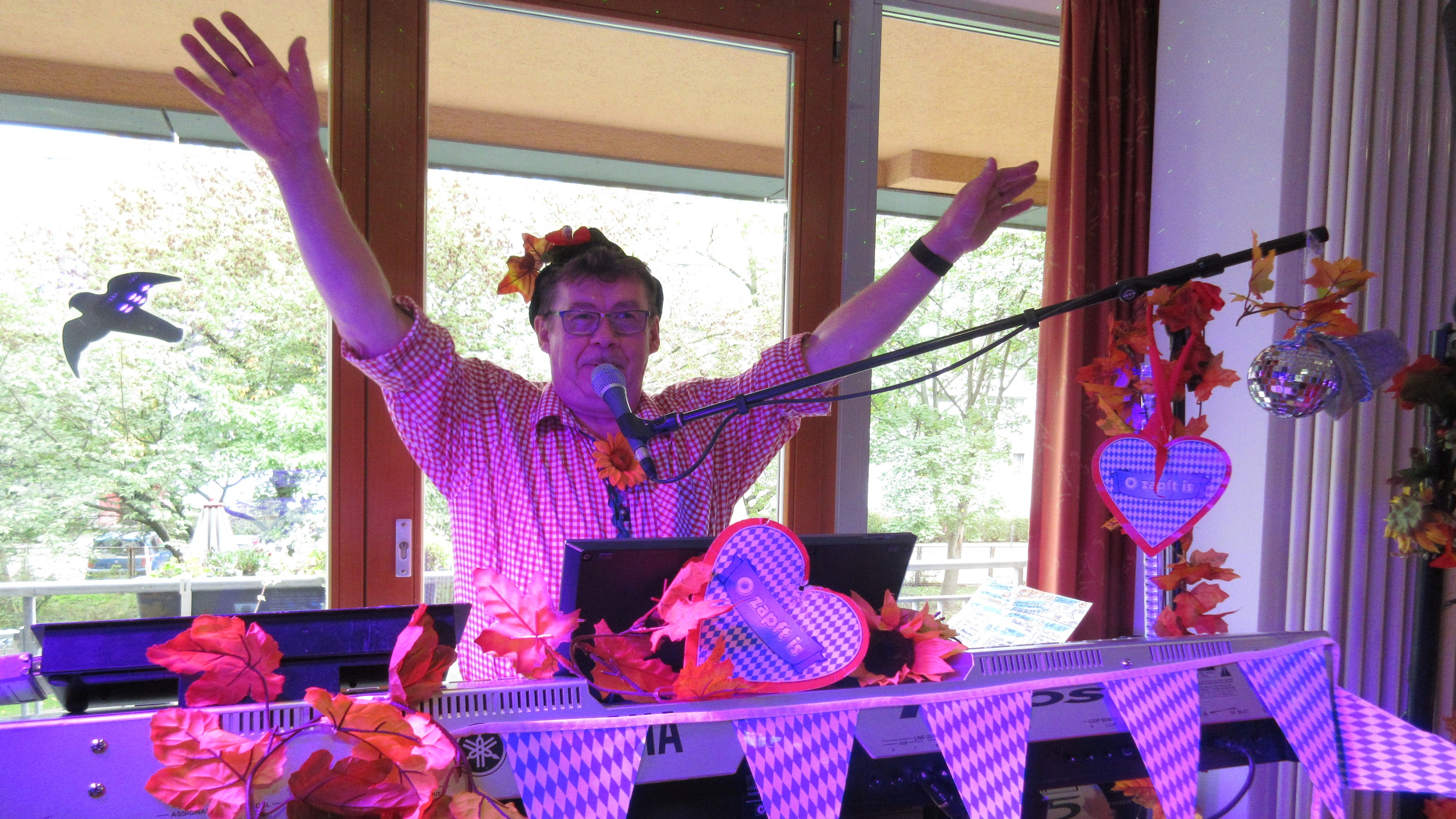 Mehr über den Artikel erfahren Oktoberfest im Seniorenzentrum Lichtenberg