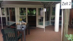 Mehr über den Artikel erfahren Besuche im Zelt ( Seniorenhaus Hausemannstift )