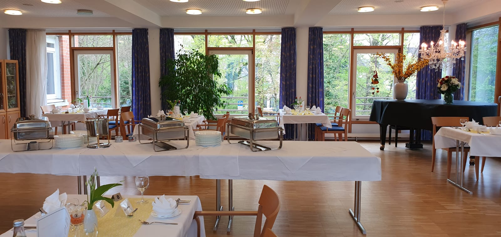 Mehr über den Artikel erfahren Festliches Abendessen am 28.04.2023