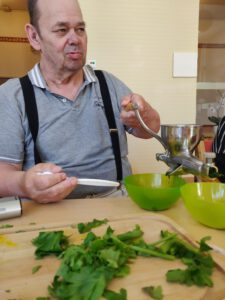 Mehr über den Artikel erfahren Smoothie-Präsentation im ev. Pflegewohnheim Schönow