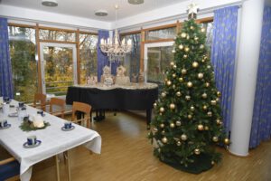 Mehr über den Artikel erfahren Winterfest im Seniorenhaus Hausemannstift